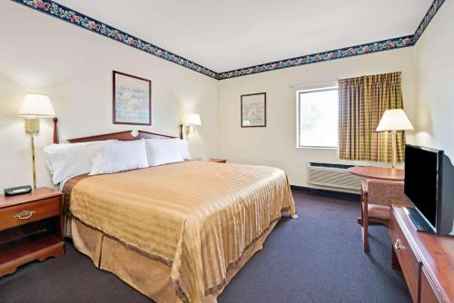 Travelodge by Wyndham St. Louis