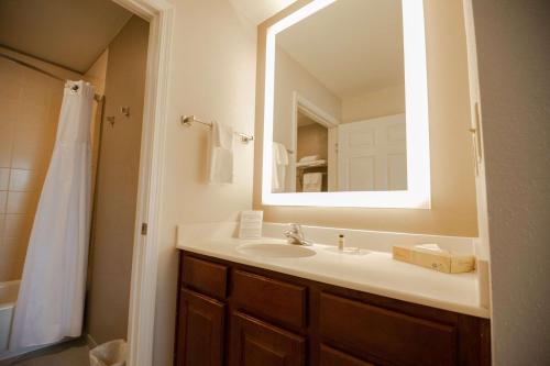 Sonesta ES Suites Baton Rouge University at Southgate - image 9