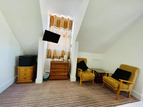 Double or Triple Room image 2