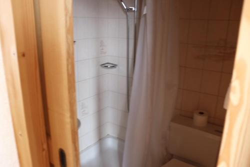 Bathroom, Hotel Saanerhof in Saanen