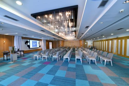 Tulip Inn Putnik Belgrade - main image