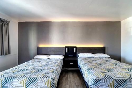 2 double beds