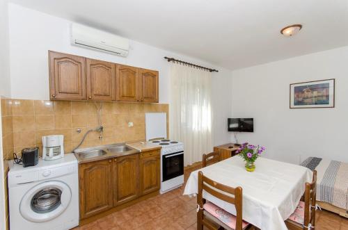 Apartments Goran - main image