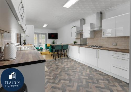 Kitchen, FLATZY - 6 bed Oasis Close to Football Stadiums near Defne turkish restaurant