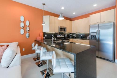 New 3 bedroom suites 20 min from Disney - image 2