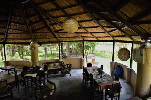 Bar/lounge, Mango Tree Lodge in Thakudwara