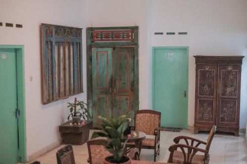 Abrakadabra 747 near Alun Alun Selatan