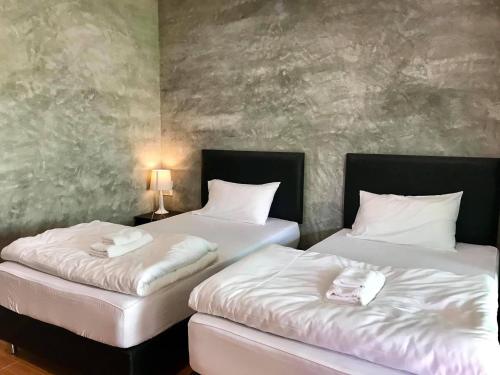 บ้านทองสุข รีสอร์ท near Namtok Phlio National Park