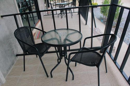 บ้านทองสุข รีสอร์ท near Namtok Phlio National Park