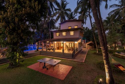 Saffronstays Casa Del Palms, Alibaug - luxury pool villa with chic interiors, alfresco dining and island bar