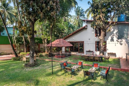 Saffronstays Casa Del Palms, Alibaug - luxury pool villa with chic interiors, alfresco dining and island bar