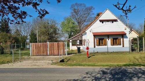  Rust aan de Es Boom in 8731 Hollád