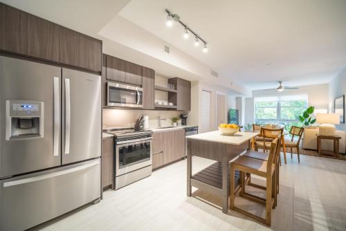 ห้องครัว, Tucker at Palmer Dadeland Miami near ป่าเวทมนต์ของซานต้า