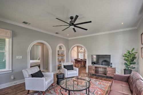 Historic Home with Yard Near St Marys Strip! in San Antonio, USA