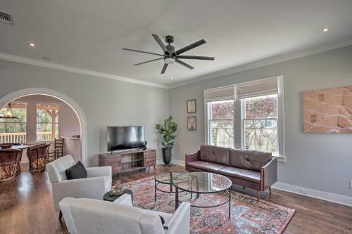 Historic Home with Yard Near St Marys Strip! in San Antonio, USA