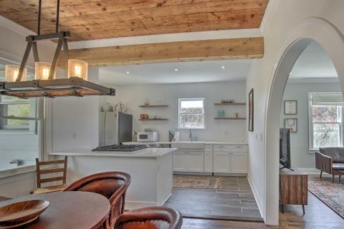 Historic Home with Yard Near St Marys Strip! near สวนสาธารณะแบร็กเคนริดจ์