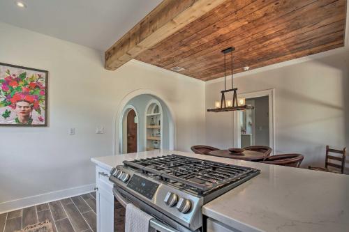 Historic Home with Yard Near St Marys Strip! near สวนสาธารณะแบร็กเคนริดจ์