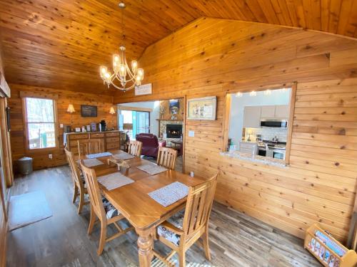 Oprema, Bella Vita - Pet Friendly Cabin in Jonathan Creek