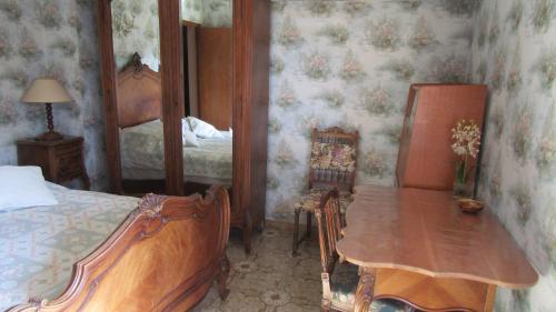 CHAMBRE salle de bains privee Jardin Arbore in La Chamberte