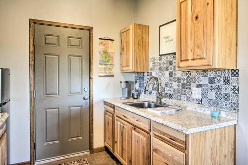 Cozy Elgin Casita with Gas Grill Pets Welcome!