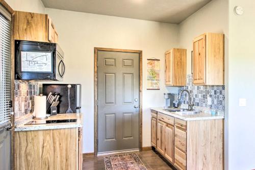 Cozy Elgin Casita with Gas Grill Pets Welcome!