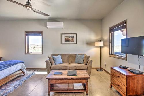 Cozy Elgin Casita with Gas Grill Pets Welcome!