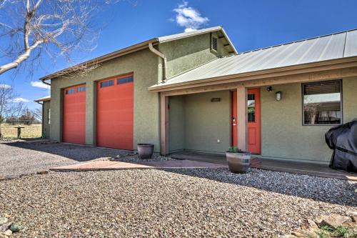 Cozy Elgin Casita with Gas Grill Pets Welcome!