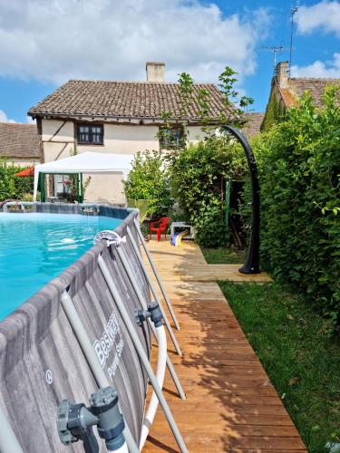 Maison de 5 chambres avec piscine privee jardin clos et wifi a Gigny sur Saone gîte à louer Tournus