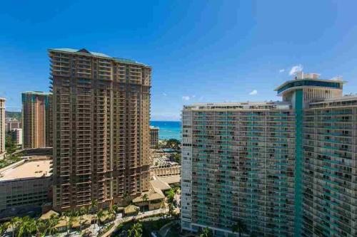 Discovery Bay One Bedroom Condos with Kitchen & Free Wifi!