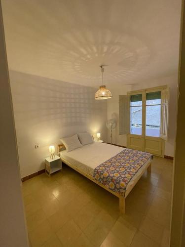 Facilities, Piso en la costa brava y al inicio del Pirineo in Portbou
