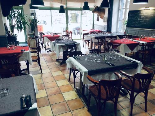 Logis Hotel Le Relais Des Remparts in Allanche