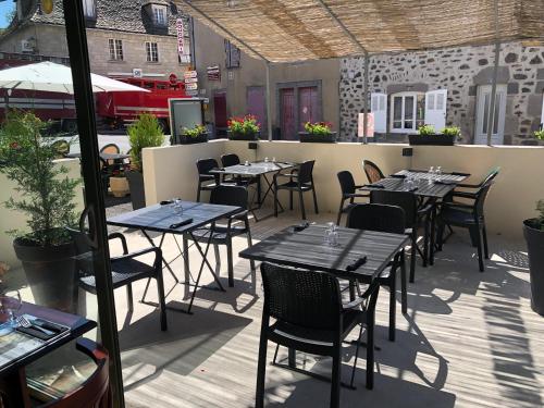 Logis Hotel Le Relais Des Remparts in Allanche