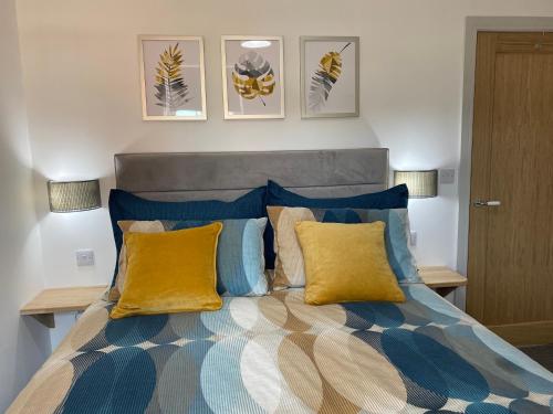 Lees Lookout Holt ,2 bedroom luxury apartment with private parking