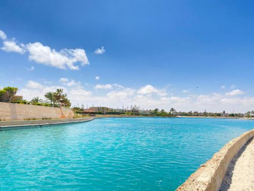ڤيلا صف اول بحيرة , مارينا , العلمين