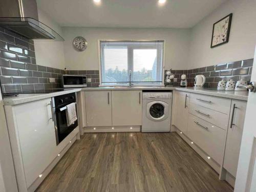 Bright, Airy, 2 Bedroom Apartment in Oban 4