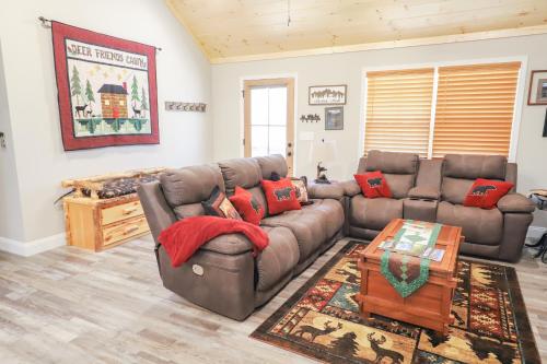 Deer Friends Cabin in Ellijay, USA