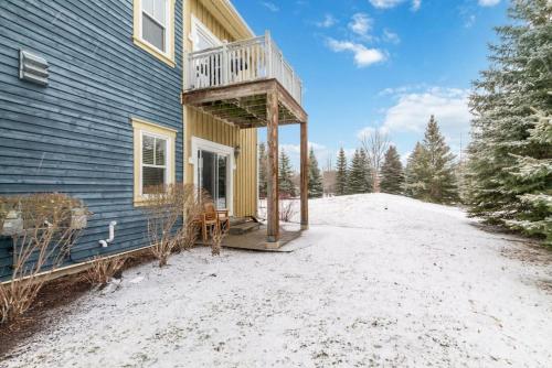 Blue Mtn Getaway in Historic Snowbridge Chalet