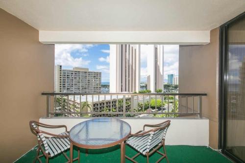 One Bedroom Condos with Lanai near Ala Wai Harbor - Perfect for 2 Guests