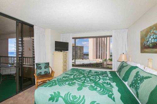 One Bedroom Condos with Lanai near Ala Wai Harbor - Perfect for 2 Guests