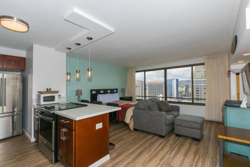 One Bedroom Condos with Lanai near Ala Wai Harbor - Perfect for 2 Guests