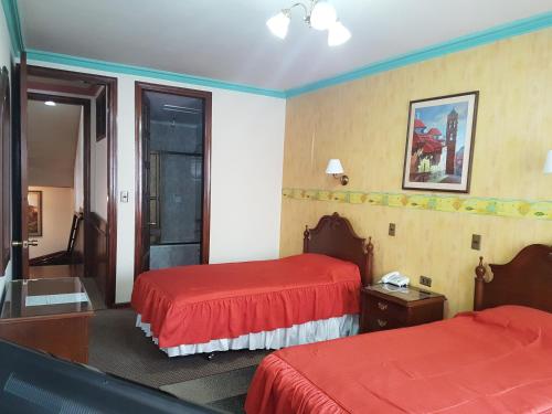 2 twin beds