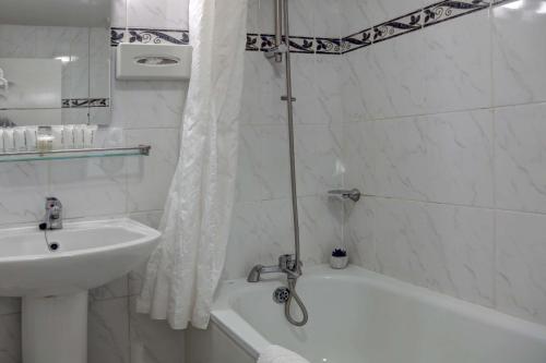 Bathroom, Best Western Swiss Cottage Hotel in Camden