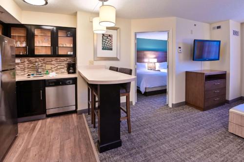 Sonesta ES Suites Fort Lauderdale Plantation - image 11