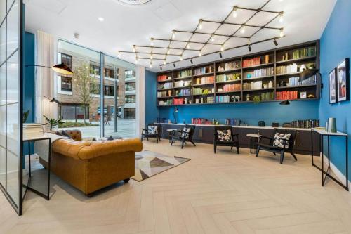 Stylish brand new 3 bedroom apartment in Shoreditch - image 10