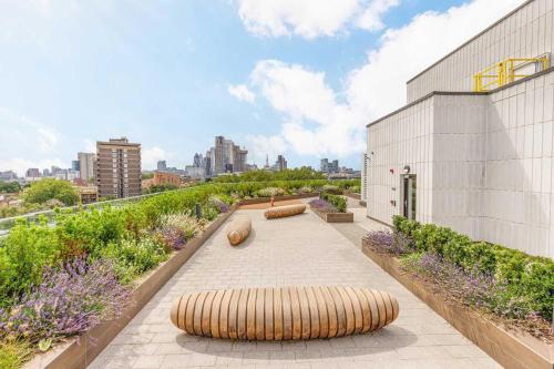 Stylish brand new 3 bedroom apartment in Shoreditch - image 7