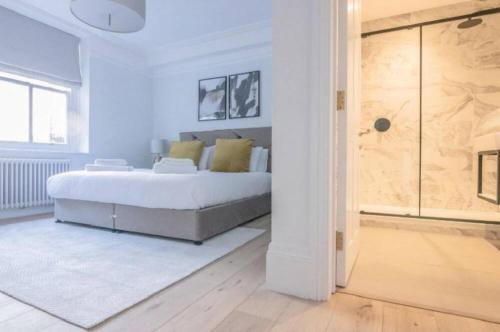 Royal Kensington - Standard 3 bed - main image