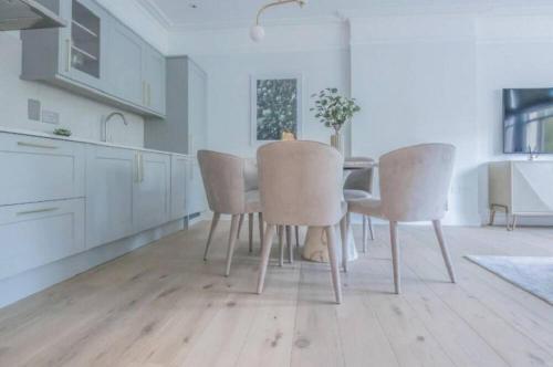 Royal Kensington - Standard 3 bed - image 12