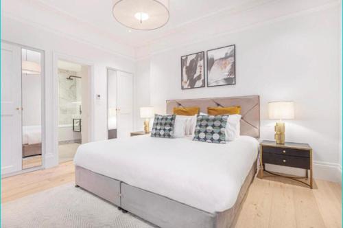 Royal Kensington - Premium 2 bed - image 12