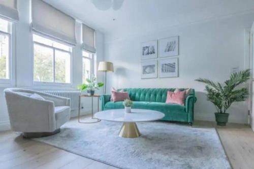 Royal Kensington - Premium 2 bed - image 13
