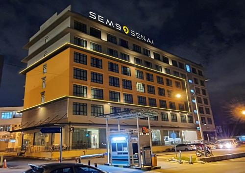 SEM9 Senai – Formerly Known as Perth Hotel near Senai International Airport